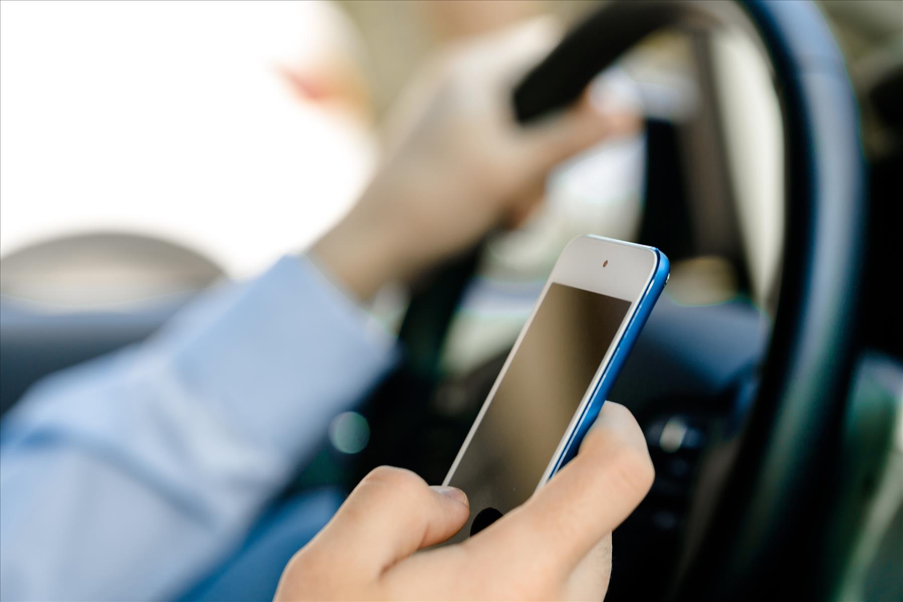 Automobile Accidents Caused by Distracted Driving in Canada