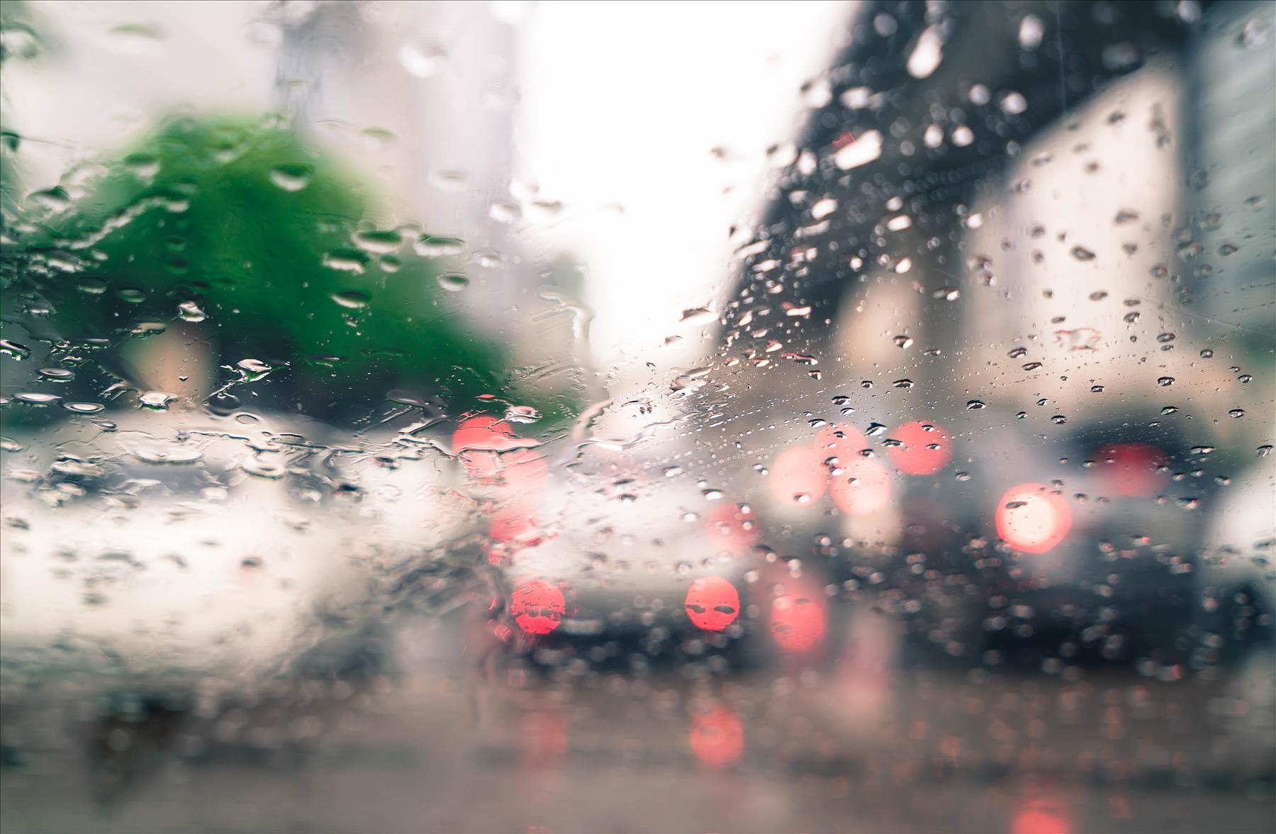 Drive Safe in Wet Spring Weather: Tips for Driving in the Rain